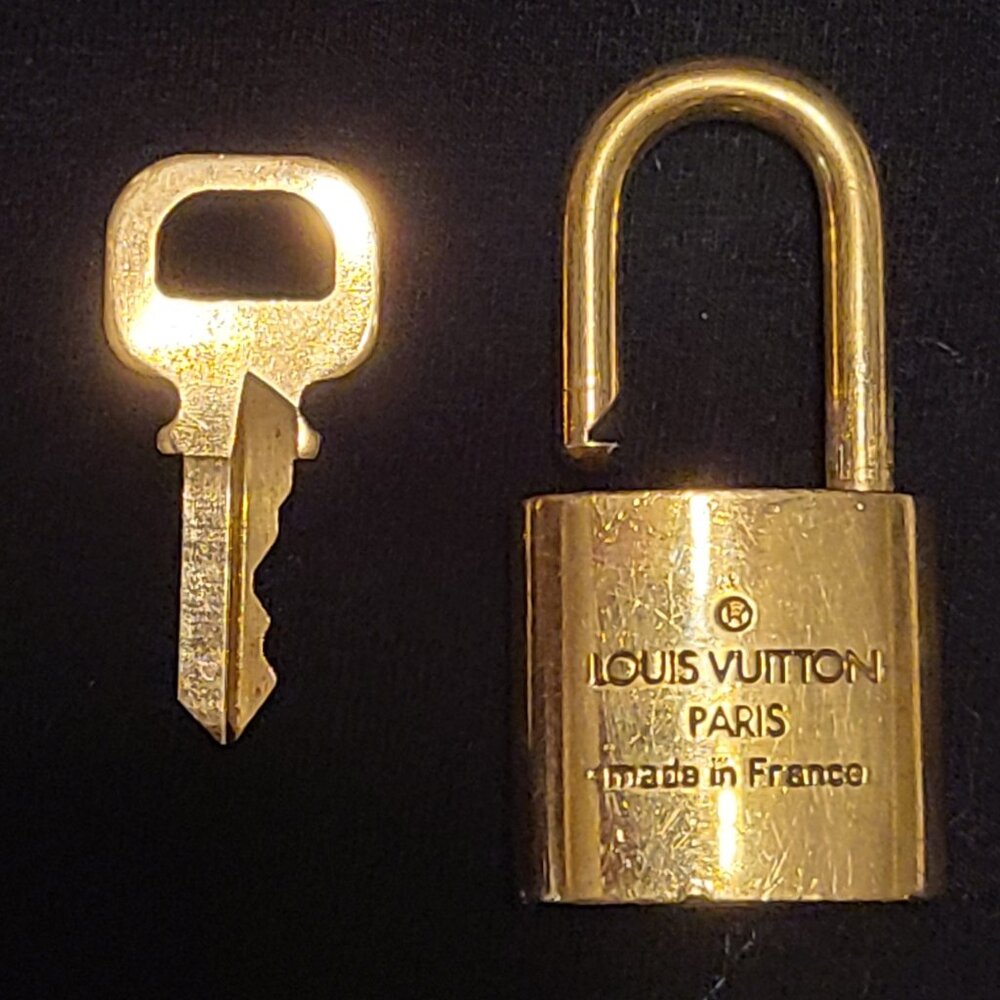 LV Lock & Key #306 - Picture 5 of 14